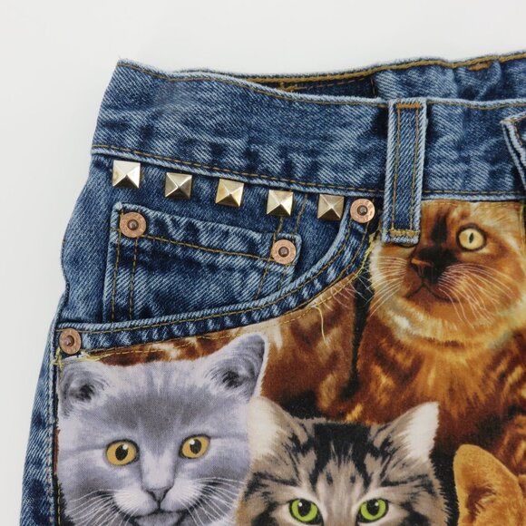 Levis Women SEE MEASUREMENTS Custom Pyramid Stud Cat Kittens Cut Off Jean Shorts - Picture 2 of 11